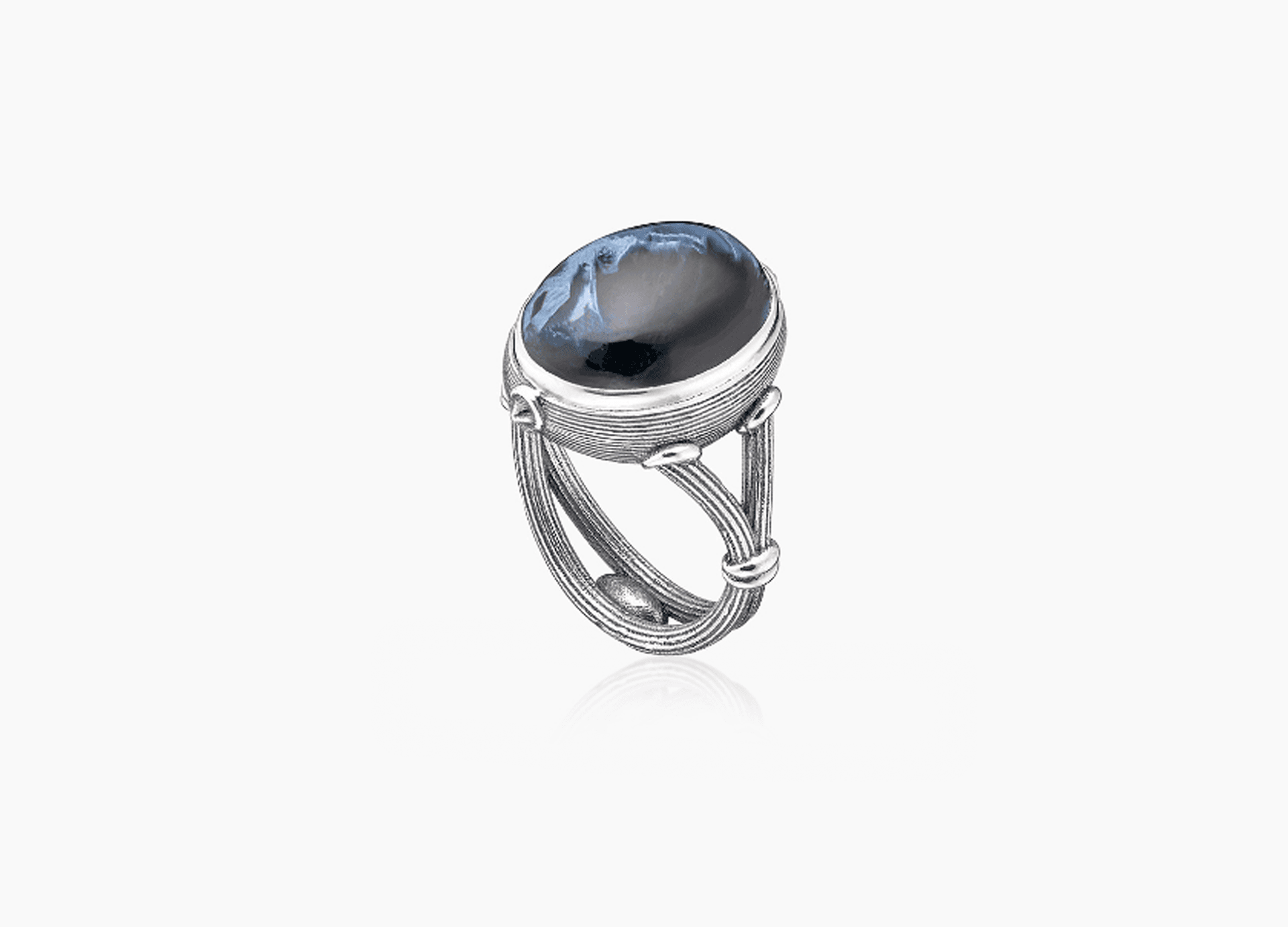 Кольцо из серебра 925 с петерсит