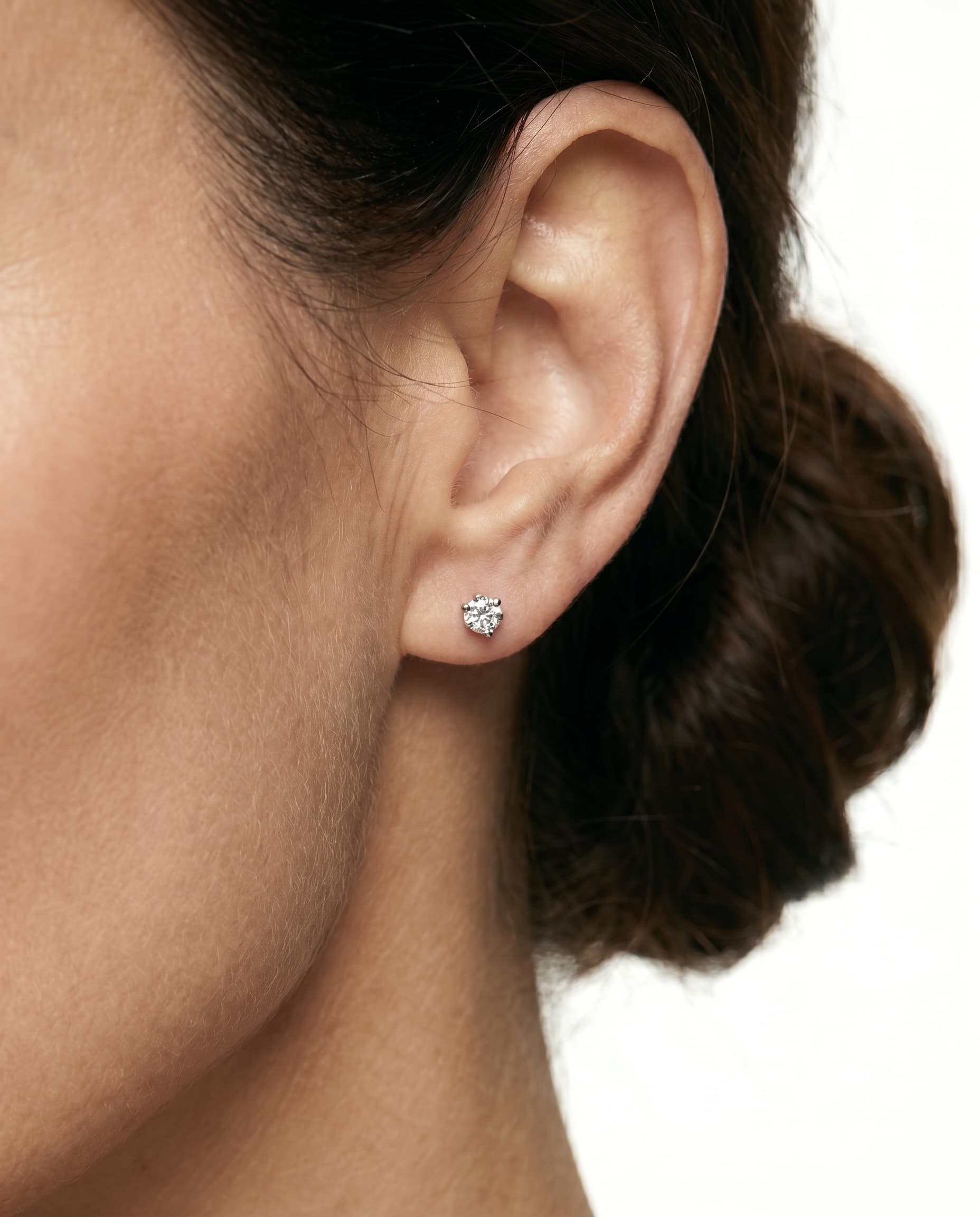Серьги из золота 585 с  бриллиантом