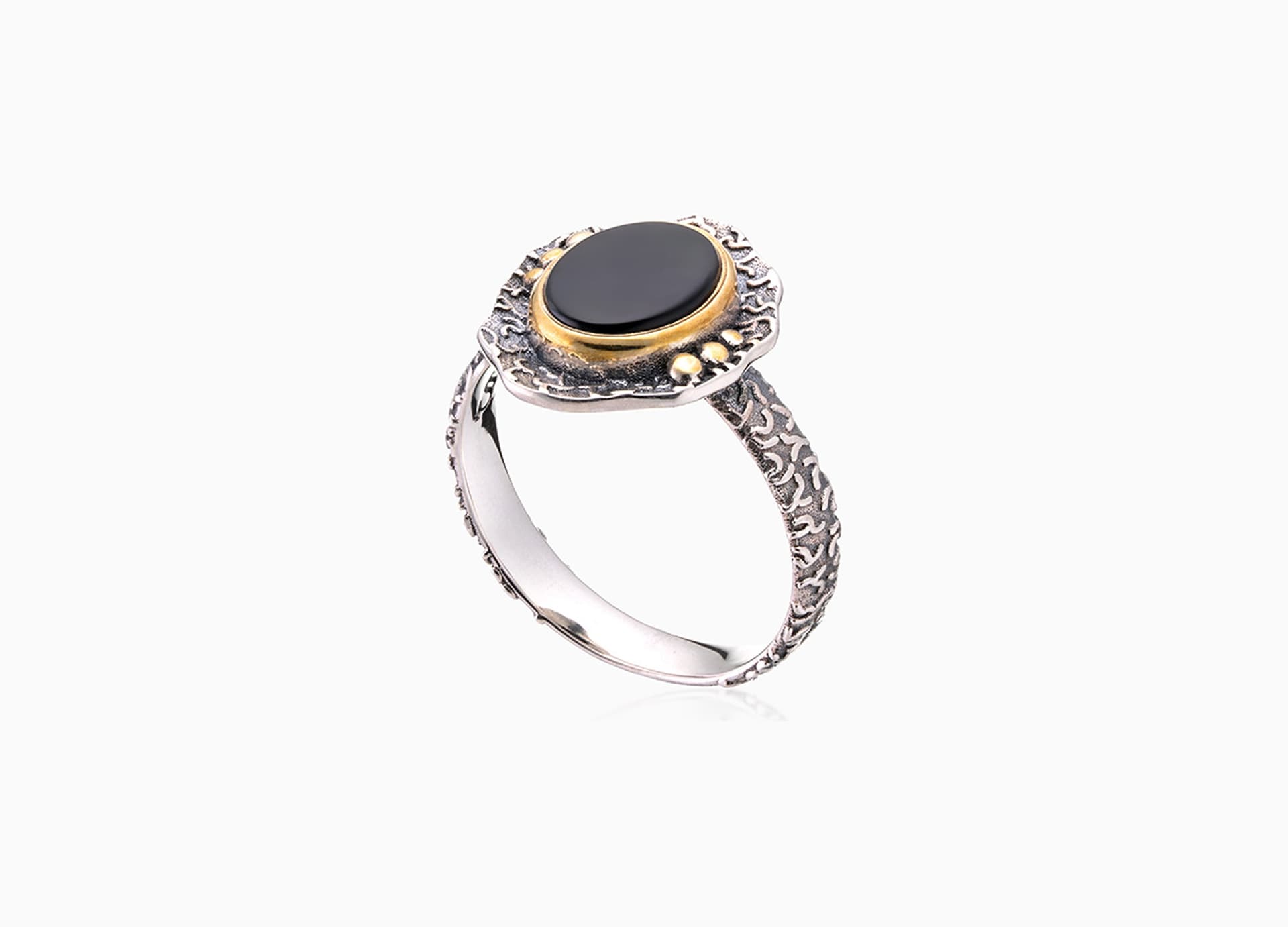 Кольцо из серебра 925 с ониксами