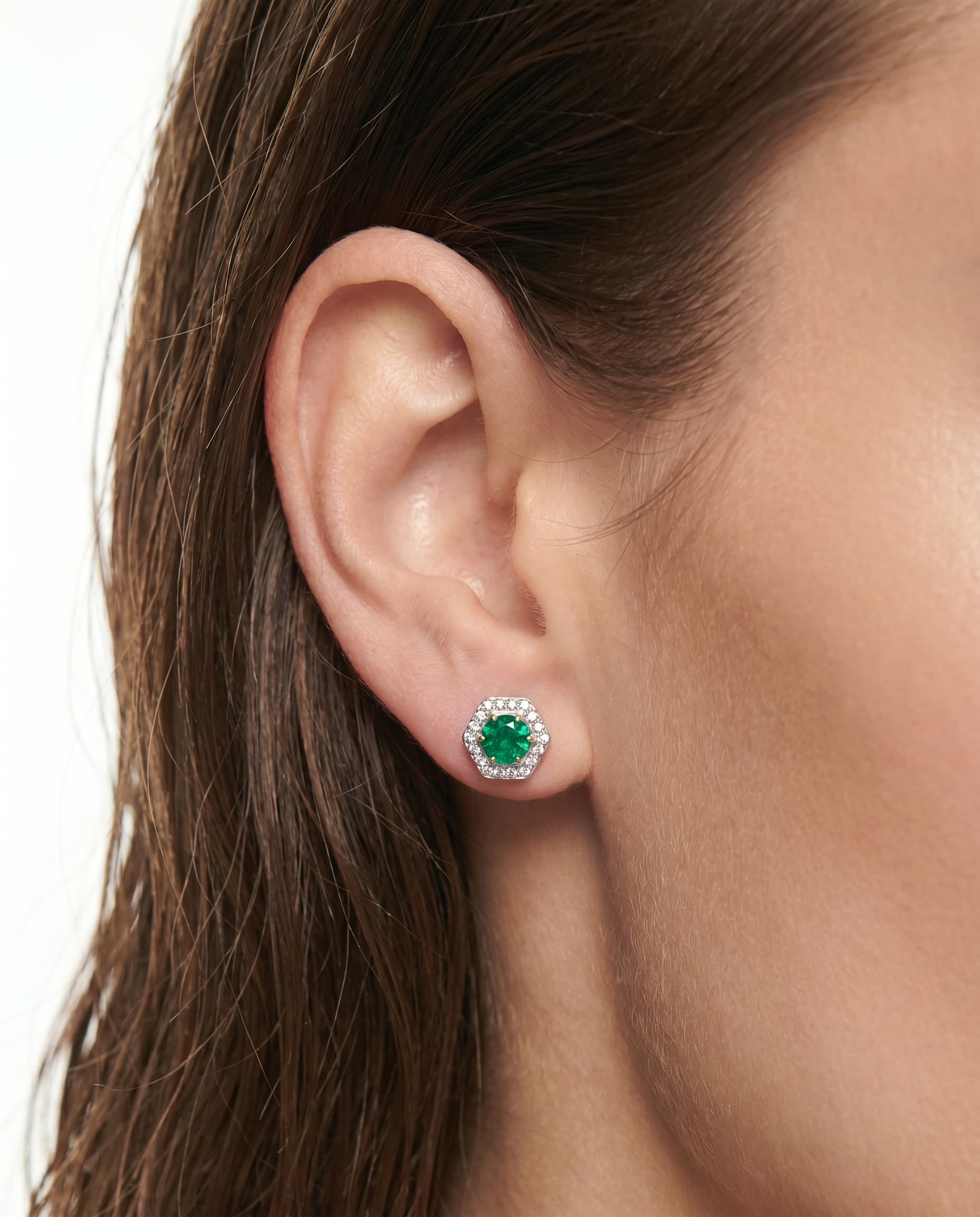 Серьги из золота 585 с изумрудами