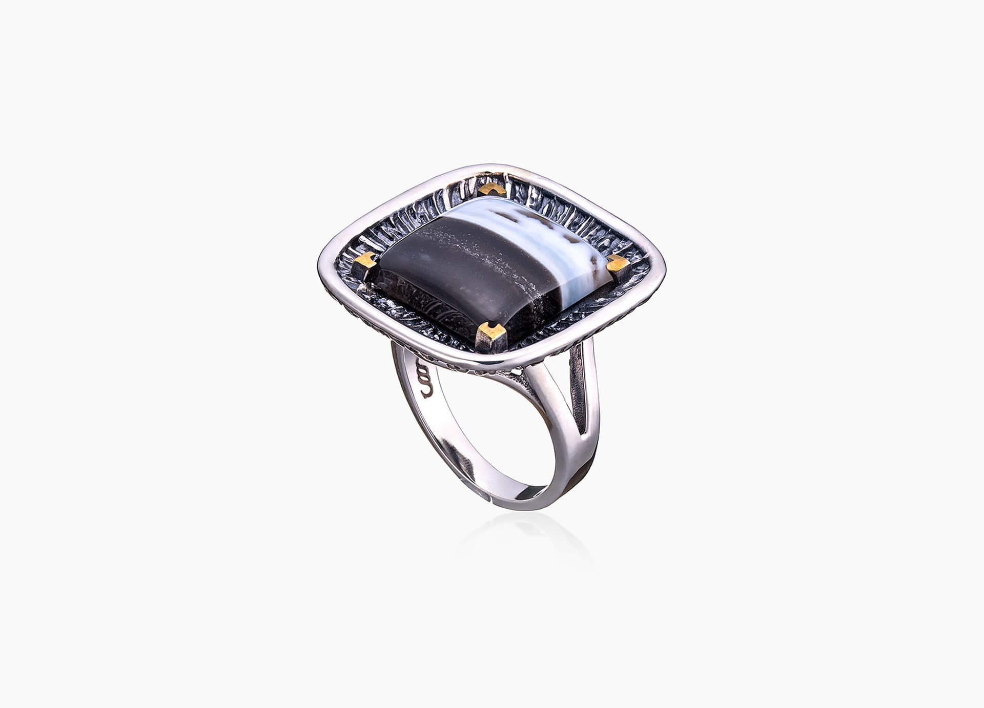 Кольцо из серебра 925 с агатами